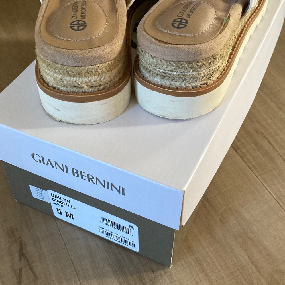 RESERVED- GIANI BERNINI Women's White Sandals - Picture 11 of 11
